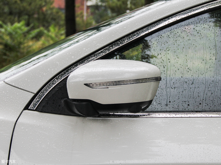 2016п 2.0L XV Rrem CVTA