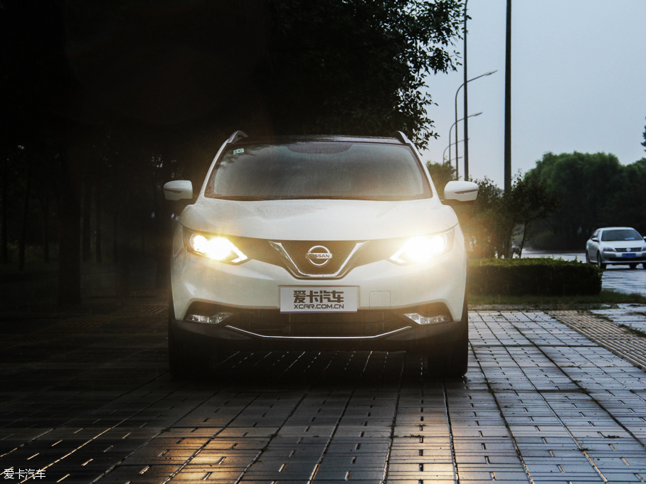 2016п 2.0L XV Rrem CVTA