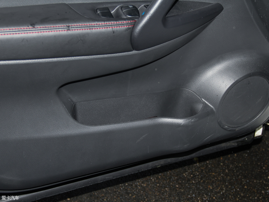 2016п 2.0L XV Rrem CVTA