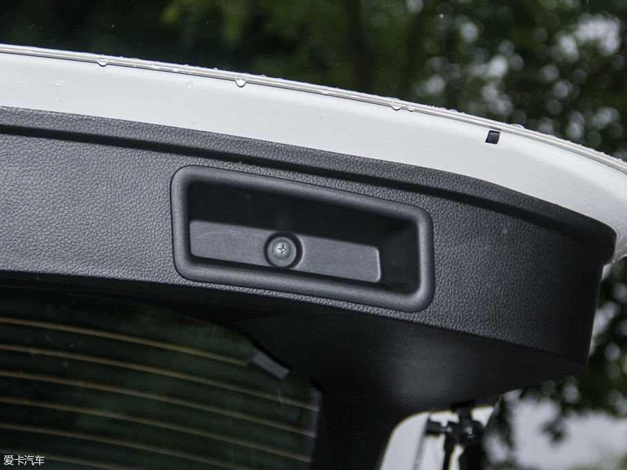 2016п 2.0L XV Rrem CVTA