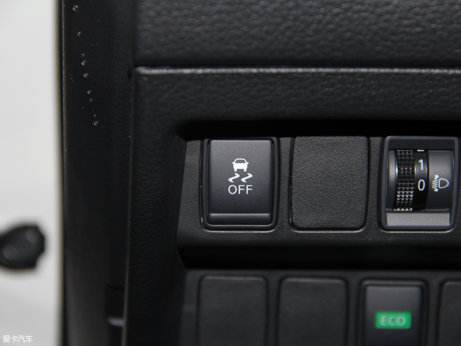 2016���п� 2.0L XV Rrem CVT���A��