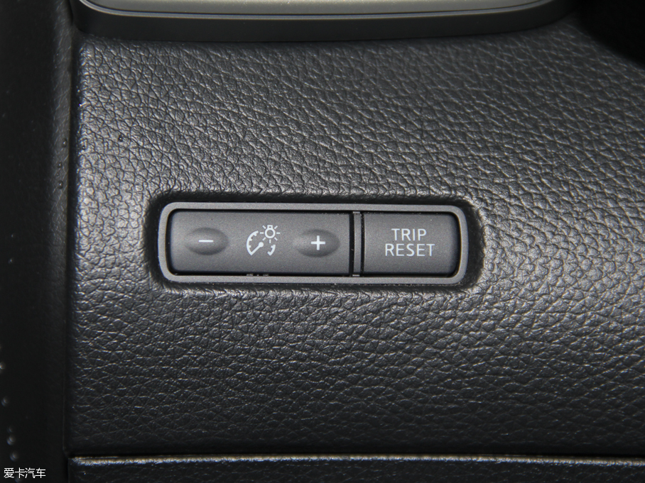 2016п 2.0L XV Rrem CVTA