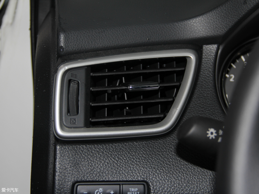 2016п 2.0L XV Rrem CVTA