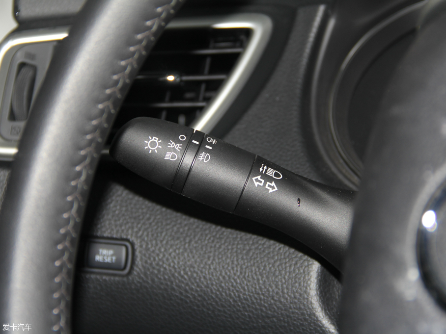 2016п 2.0L XV Rrem CVTA