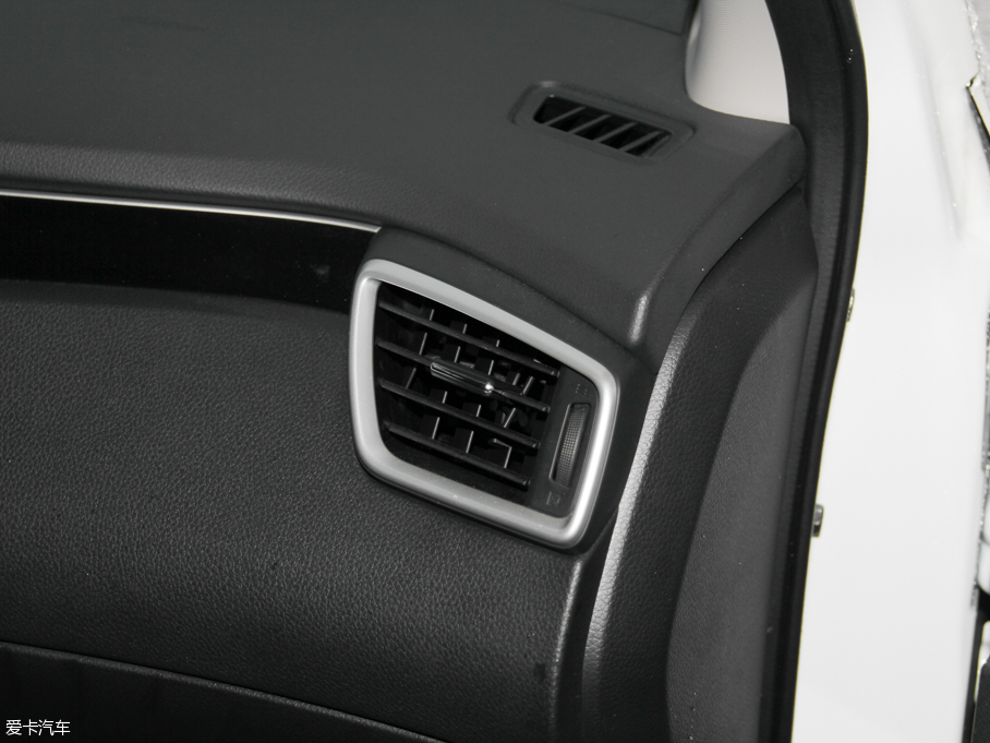 2016п 2.0L XV Rrem CVTA