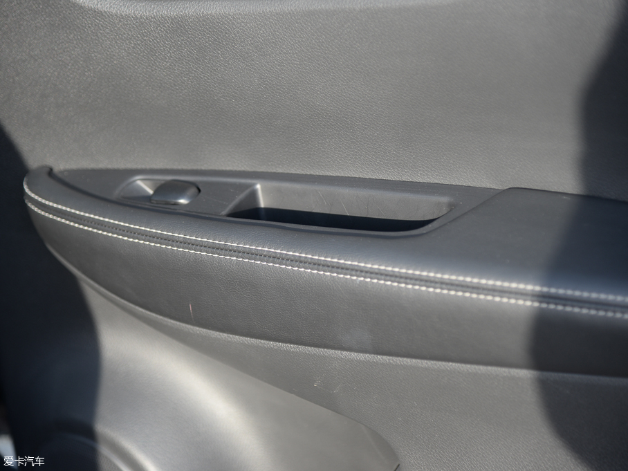 2016п 2.0L XV NAVI CVT