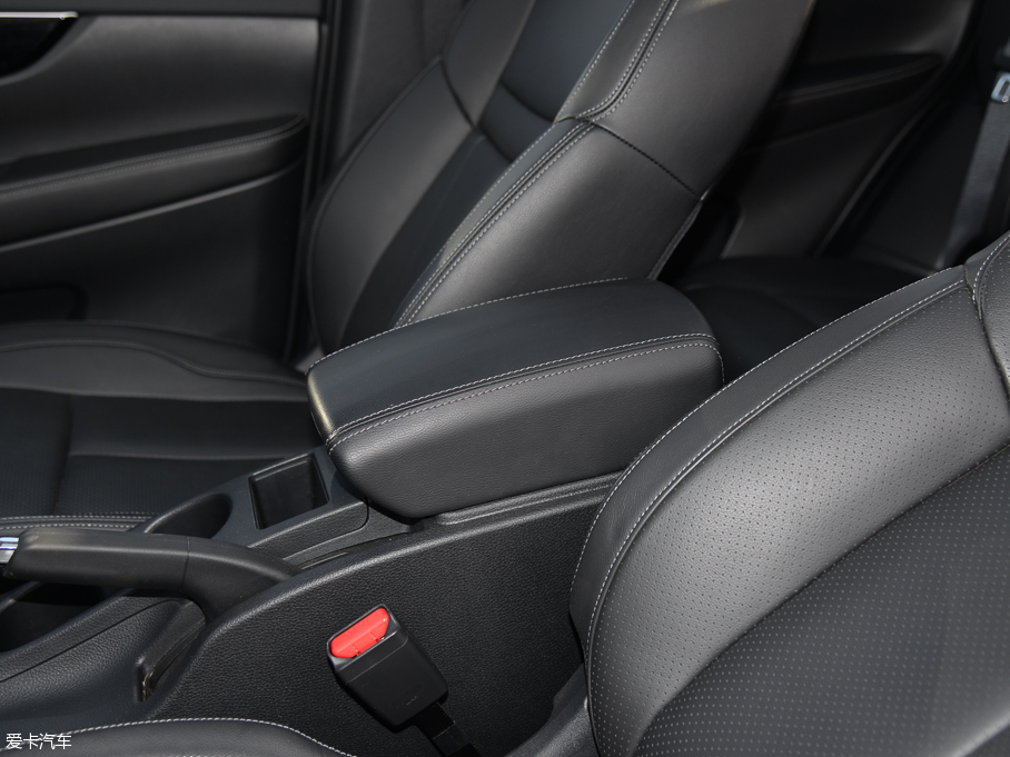 2016п 2.0L XV NAVI CVT