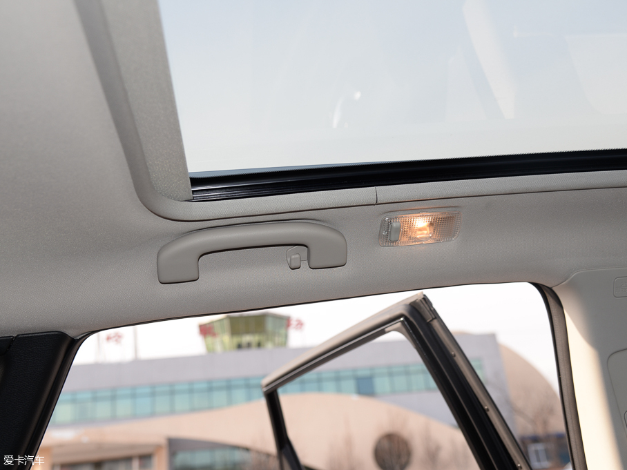 2016п 2.0L XV NAVI CVT