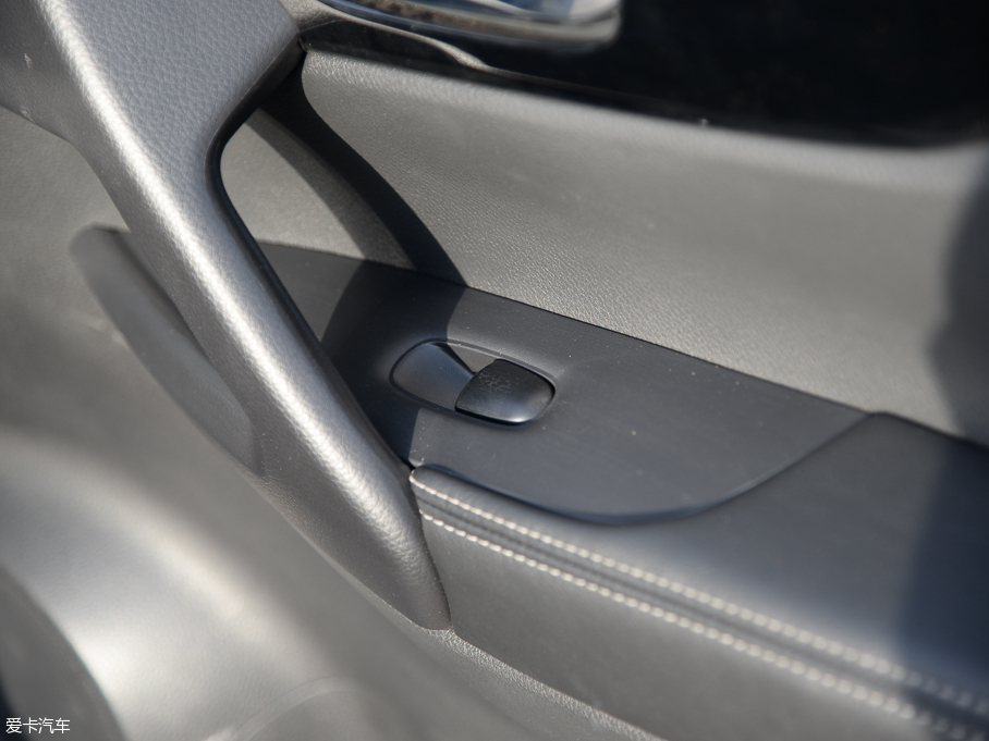 2016п 2.0L XV NAVI CVT