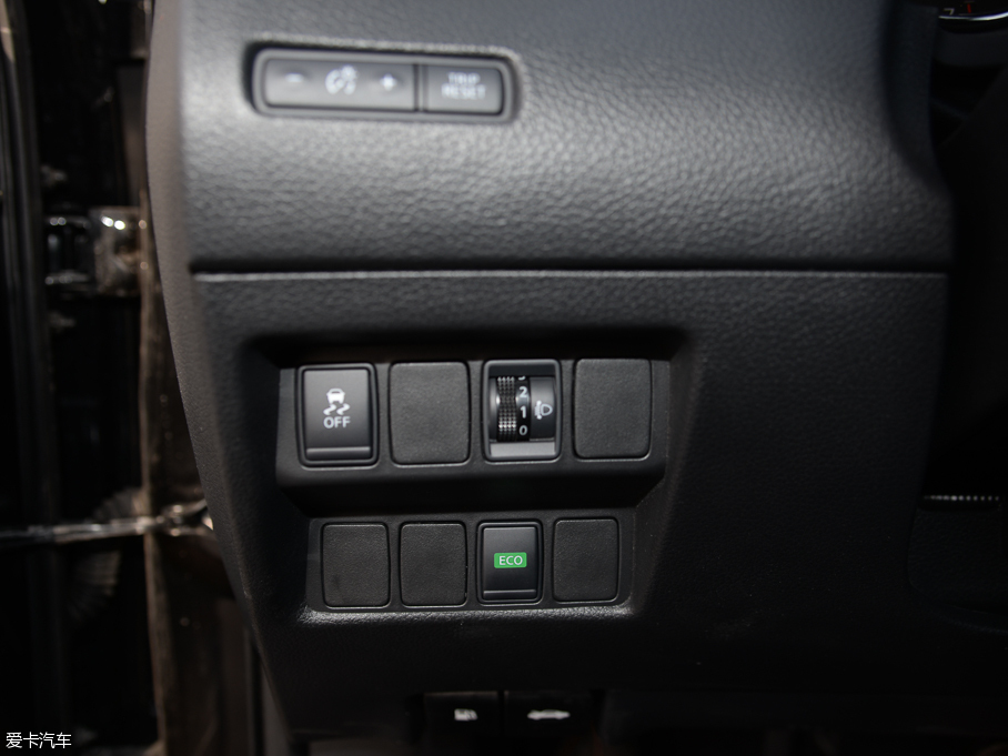 2016п 2.0L XV NAVI CVT