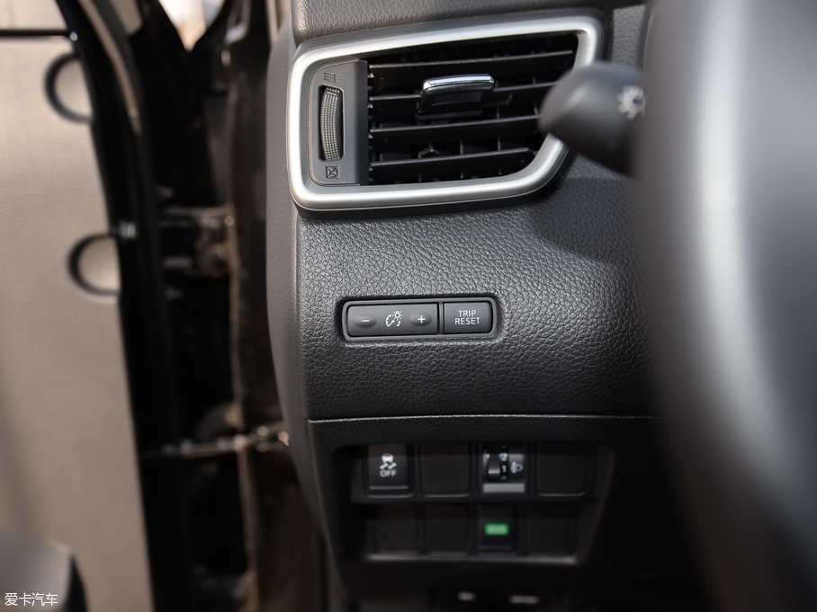 2016п 2.0L XV NAVI CVT