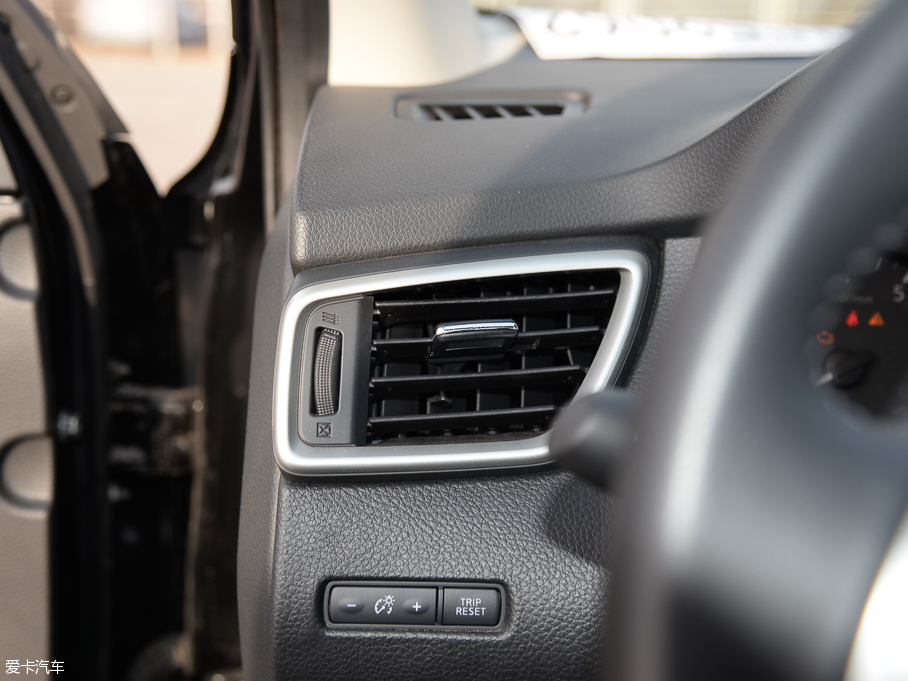 2016п 2.0L XV NAVI CVT