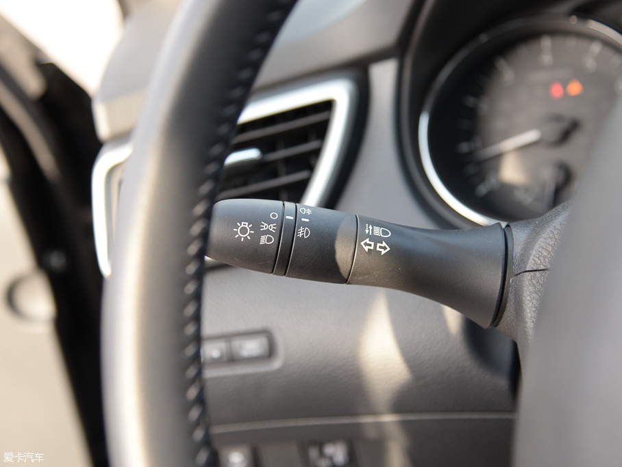 2016п 2.0L XV NAVI CVT