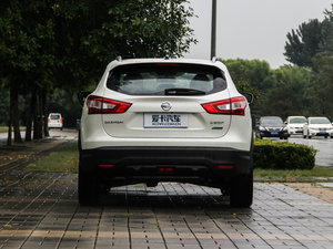 2016款2.0L XV Rrem CVT豪华版 正后	