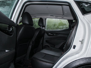2016款2.0L XV Rrem CVT豪华版 后排空间