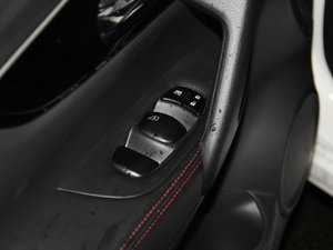 2016款2.0L XV Rrem CVT豪华版 主驾车窗控制区	