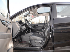 2016款2.0L XV NAVI CVT尊享版 前排空间