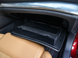 2016款2.5L XV 至尊版 手套箱