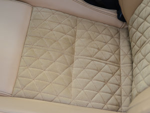 2016款2.5L XV 至尊版 空间座椅