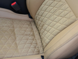 2016款2.5L XV 至尊版 空间座椅