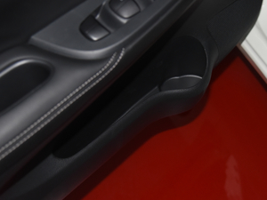 2016款1.6L CVT智尊版 前门储物空间