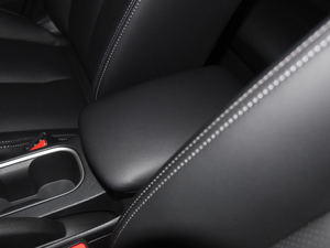 2016款1.6L CVT智尊版 中央扶手箱