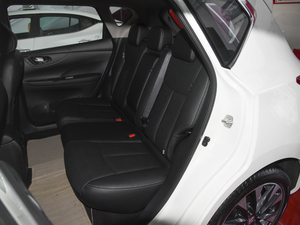 2016款1.6L CVT智尊版 后排座椅