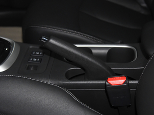 2016款1.6L CVT智尊版 驻车制动器
