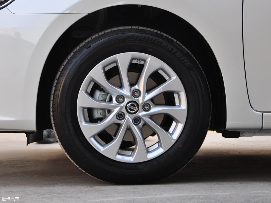 2016��܎�� 1.6XV CVT�����