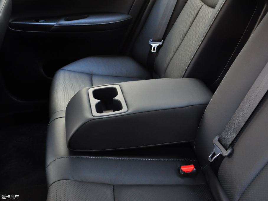 2016��܎�� 1.6XV CVT�����