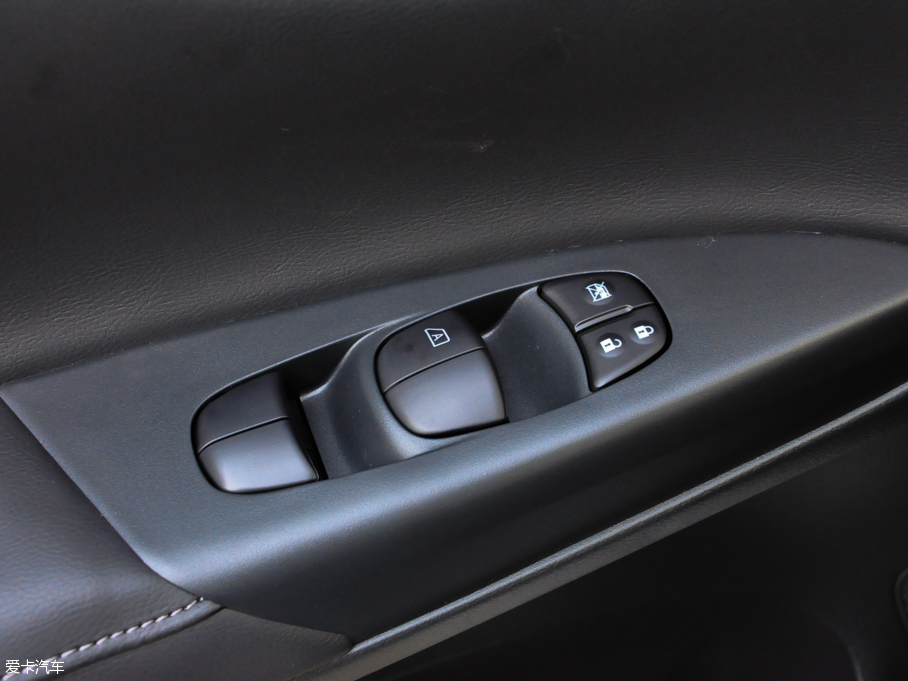 2016��܎�� 1.6XV CVT�����