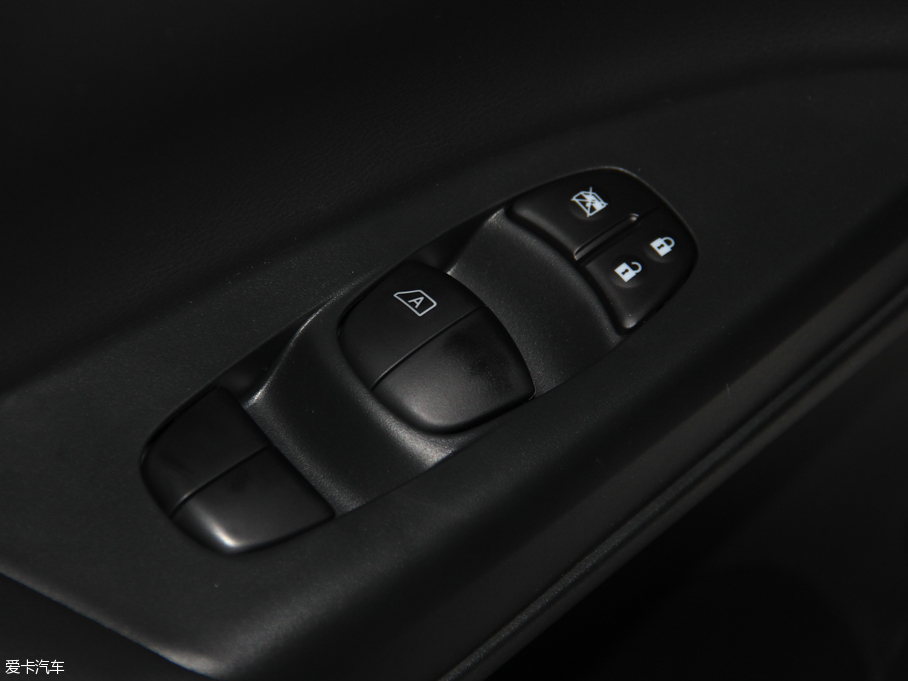 2016��܎�� 1.6XV CVT�����