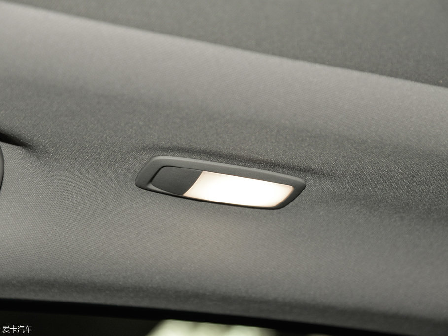 2017����m 2.5L XL ���а�