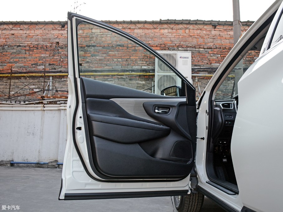 2017����m 2.5L XE ��Ӣ��