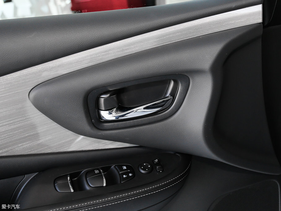 2017mHEV 2.5L S/C HEV XE HEV а