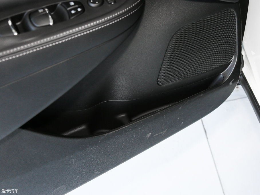 2017mHEV 2.5L S/C HEV XE HEV а