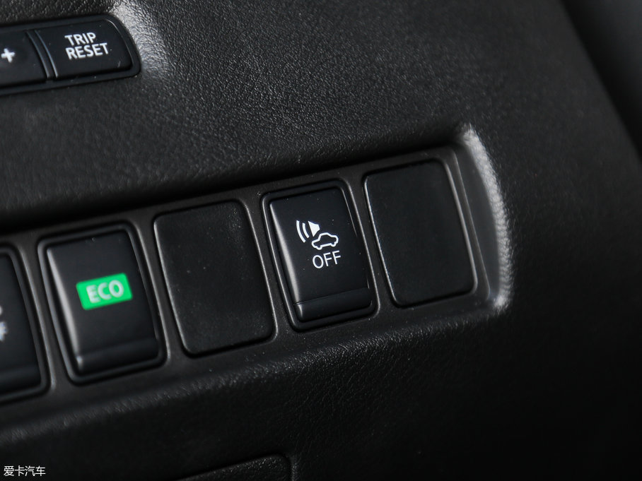 2017mHEV 2.5L S/C HEV XE HEV а