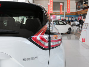 2017款2.5L S/C HEV XE HEV四驱 尊尚版 尾灯