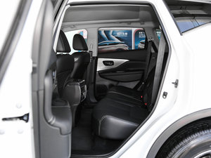 2017款2.5L S/C HEV XE HEV四驱 尊尚版 后排空间