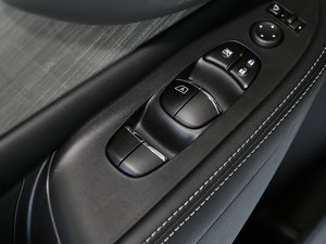 2017款2.5L S/C HEV XE HEV四驱 尊尚版 主驾车窗控制区	