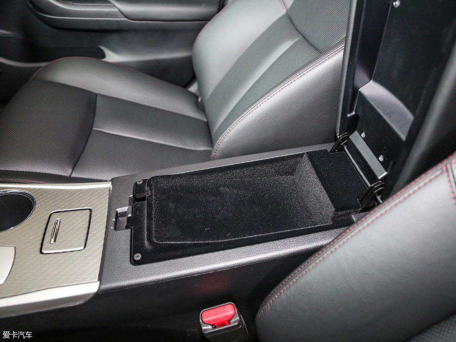 2017[ 2.0L XL Upperа