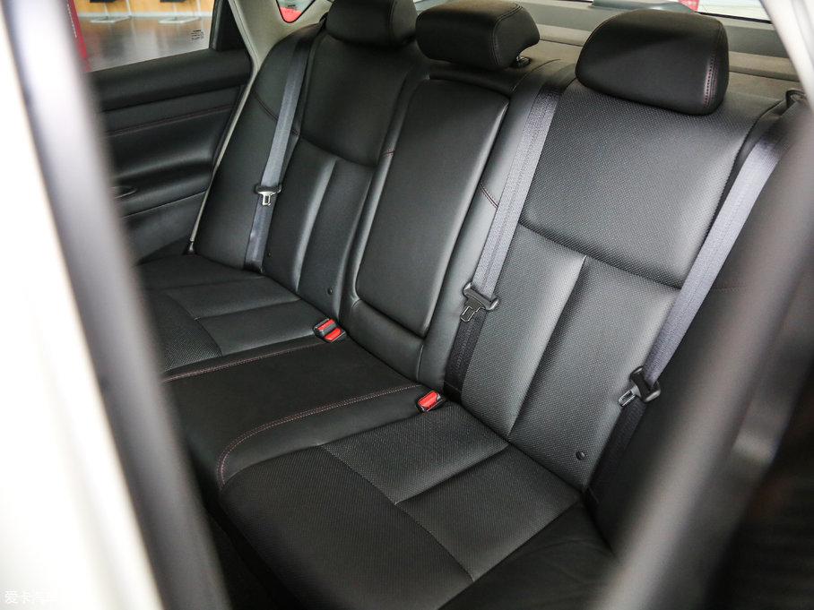 2017[ 2.0L XL Upperа