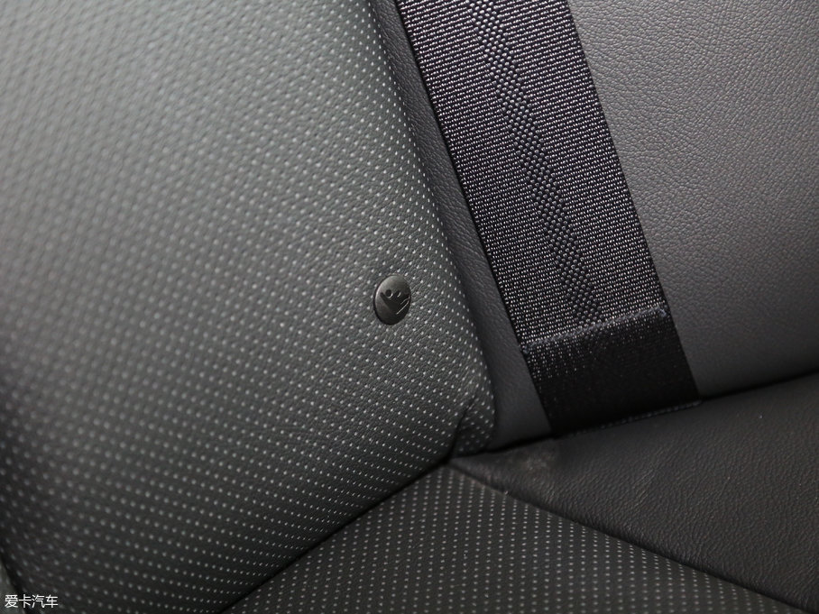 2017[ 2.0L XL Upperа