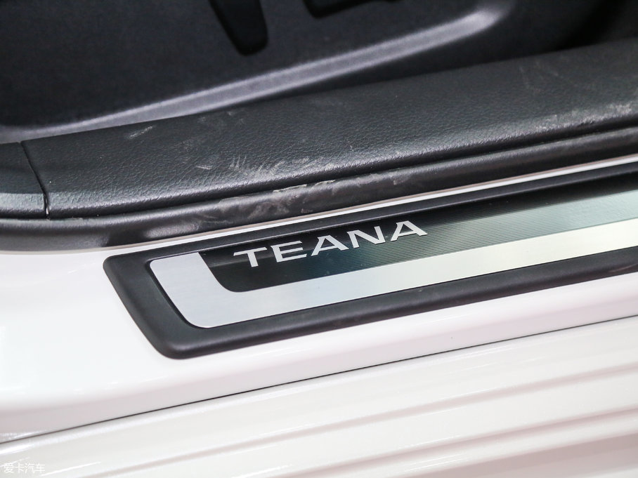 2017[ 2.0L XL Upperа