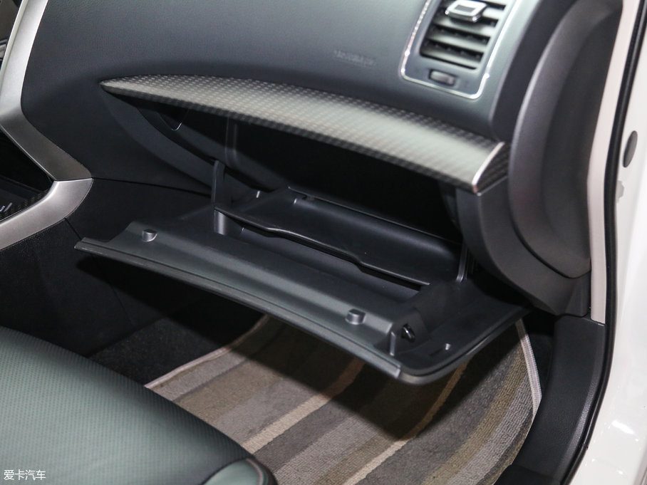 2017[ 2.0L XL Upperа