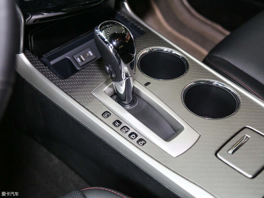 2017[ 2.0L XL Upperа