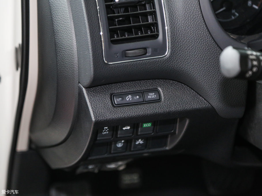 2017[ 2.0L XL Upperа