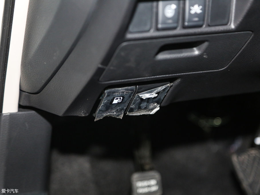 2017[ 2.0L XL Upperа