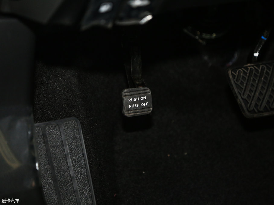 2017[ 2.0L XL Upperа