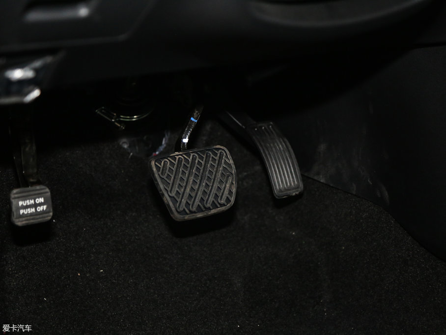 2017[ 2.0L XL Upperа